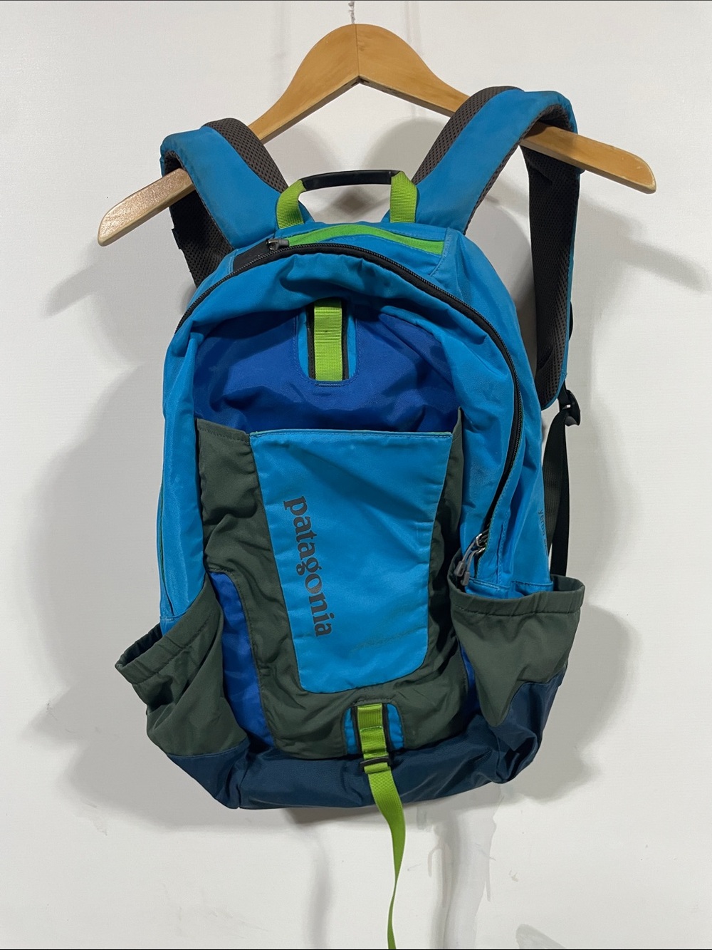 Patagonia Blue, Yerba 22L Teal & Lime Men’s Backpack